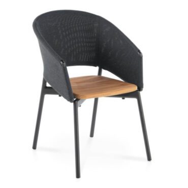 PIPER propone e una varietà di sedie per esterno impilabili, con e senza braccioli, e poltroncine pranzo