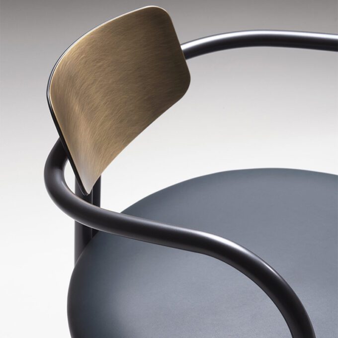 De-Castelli-Sedia-Via-Veneto-con-schienale-in-Ottone-DeLabre-orbitale
