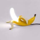 Seletti-Lampada-da-tavolo-Banana-Lamp-Yellow-Dewey