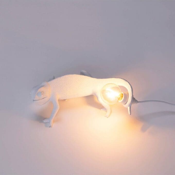 Seletti-Lampada-da-parete-Chameleon-Going-Up-USB-Longho-Design-Palermo