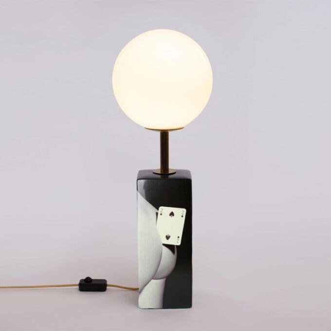 Seletti-Lampada-da-tavolo-Due-di-Picche-Longho-Design-Palermo