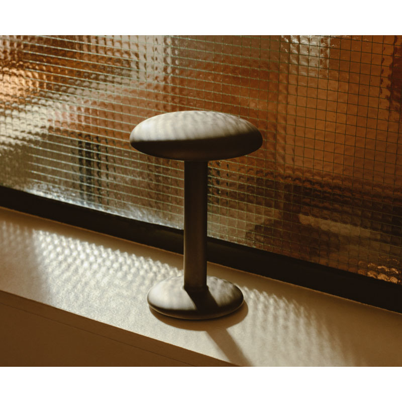 Flos Lampada da tavolo Gustave Residential alluminio grezzo 2 Longho Design Palermo