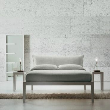 Horm - Letto matrimoniale Moheli Alto legno di rovere bianco con testiera imbottita