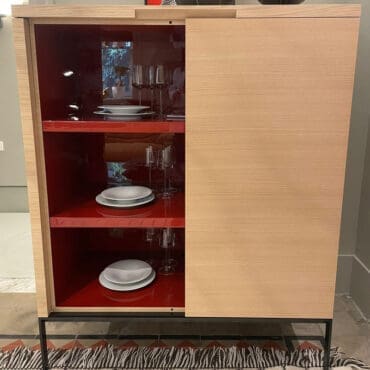 Maxalto - Madia Mida 2 ante a battente rovere chiaro interni rosso mattone lucido