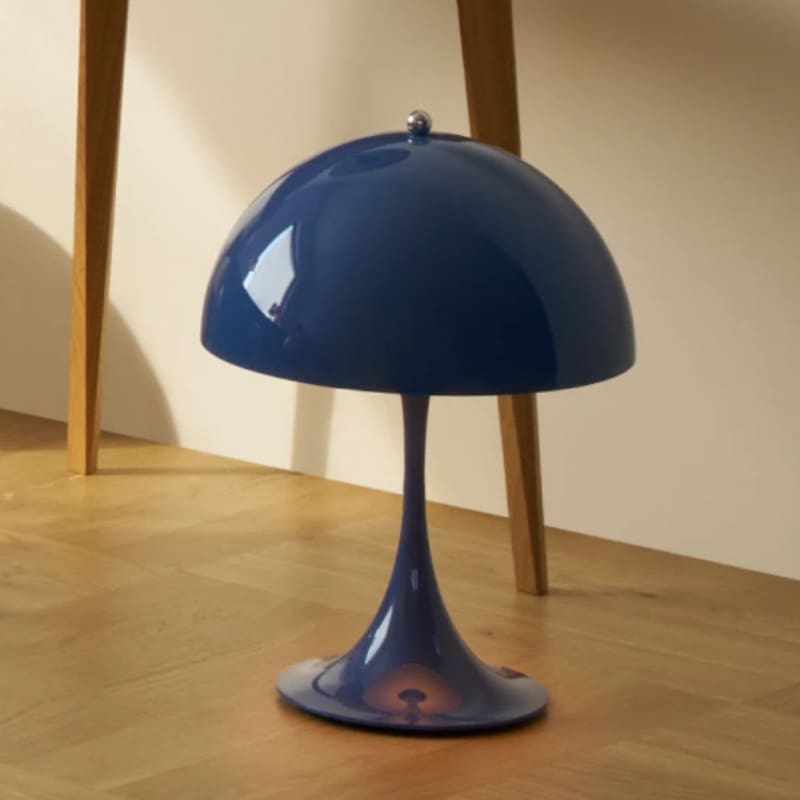Louis Poulsen Lampada da tavolo Panthella 250 Indigo Blue 1 Longho Design Palermo