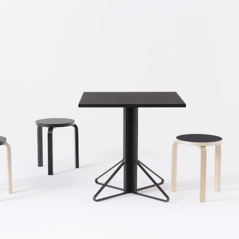 Artek Tavolo quadrato Kaari gambe rovere nero top linoleum nero 3 Longho Design Palermo