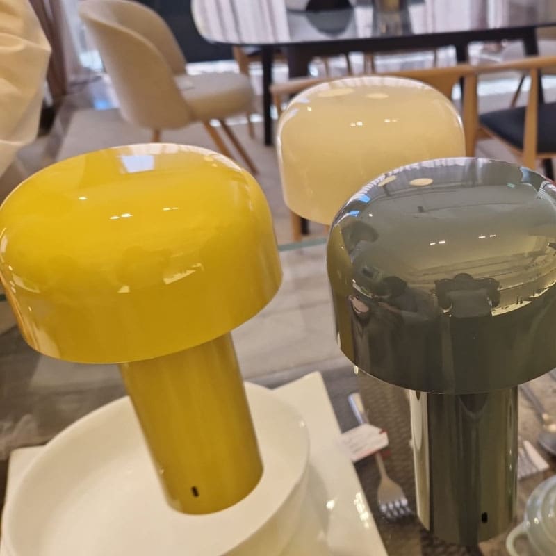 Flos Lampada da tavolo Bellhop Battery regolabile bianco e giallo Longho Design Palermo